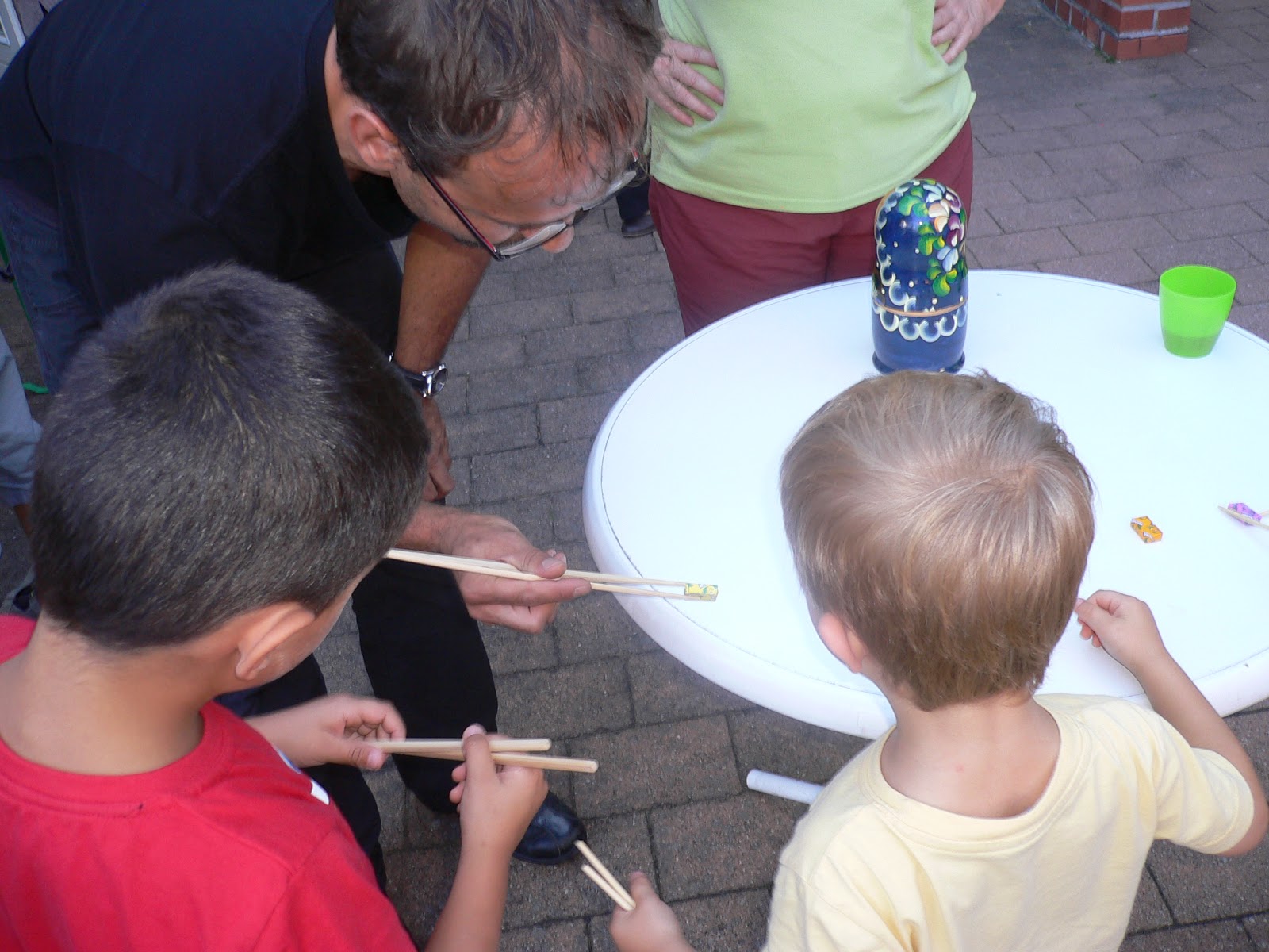 partyspiel-Essst-bchen-Wettrennen-fuer-kindergeburtstag